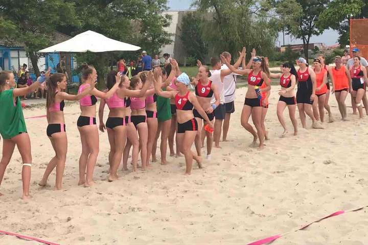 Київ приймає чемпіонат України з пляжного гандболу серед жінок