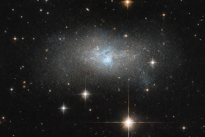 Телескоп «Хаббл» зробив знімок карликової галактики
