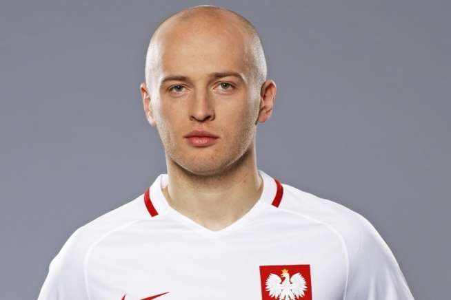 Польський футболіст одним ударом ноги врятував журналістку (відео)