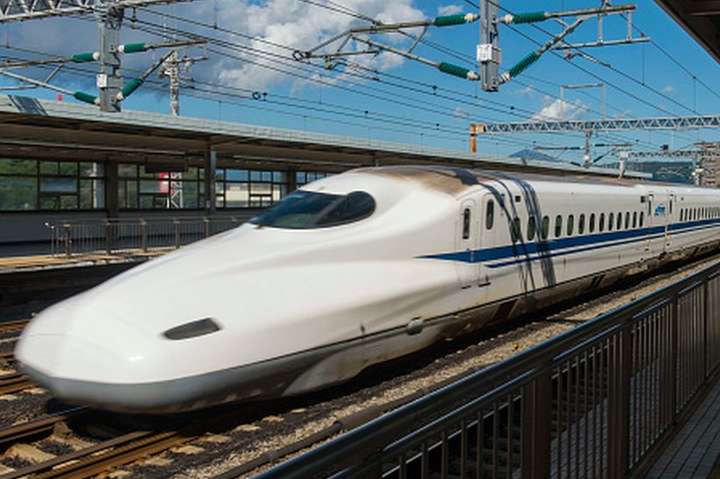 У Японії чоловік напав з ножем на пасажирів потяга, одна людина загинула