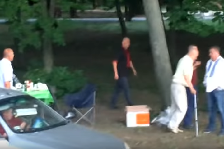 П’яна бійка у парку за участю черкаського депутата потрапила на відео