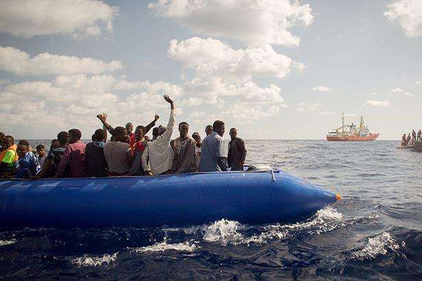 В Італії хочуть закрити порти для рятувальних суден з мігрантами