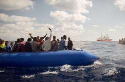 В Італії хочуть закрити порти для рятувальних суден з мігрантами
