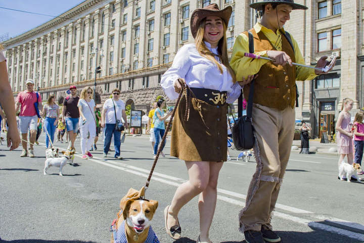 У Києві пройшов костюмований парад джек-рассел-тер'єрів (фото)