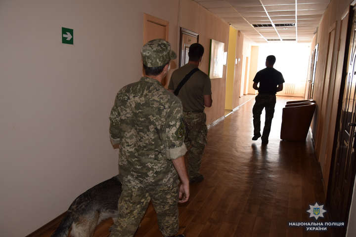 У Миколаєві шукають вибухівку у будівлі Держгеокадастру 