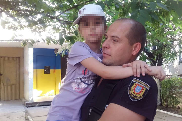 Поліцейські повернули батькам неповнолітню дівчинку