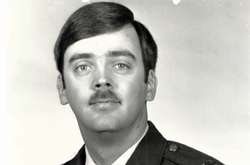  Капітан Вільям Говард Хьюз-молодший мав доступ до військової таємниці 