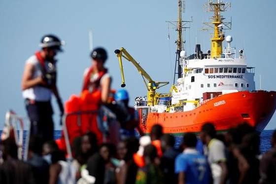 Іспанія прийме судно з мігрантами, від якого відмовилася Італія
