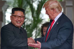 Ким Чен Ын и Дональд Трамп в Сингапуре