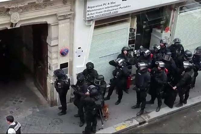Поліція затримала чоловіка, який захопив заручників у Парижі