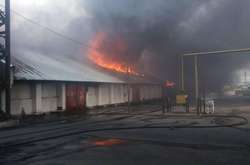 Рятувальники показали, як гасили пожежу на елеваторі у Жмеринці. Фоторепортаж зі згарища