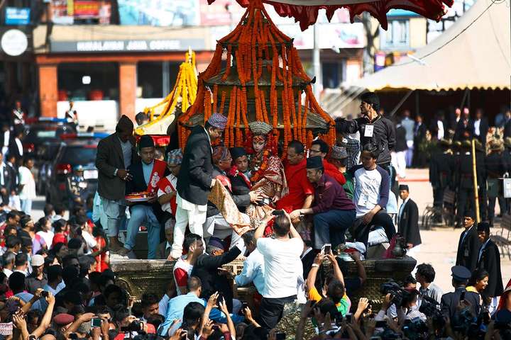 Много красок и веселья. Яркие фото с непальских национальных праздников