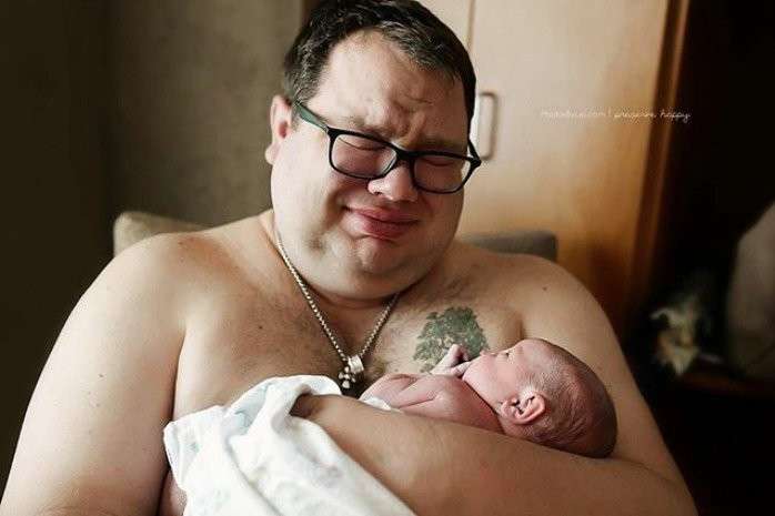 Емоційні та зворушливі фото чоловіків, які побачили народження своїх дітей