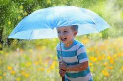 У четвер буде спекотно, місцями дощі 