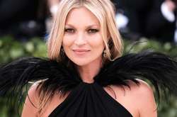 44-летнюю Кейт Мосс раскритиковали из-за лишних килограмм и целлюлита 