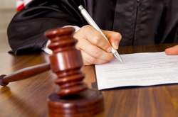 Києву повернуто землю, на якій незаконно облаштували автостоянку