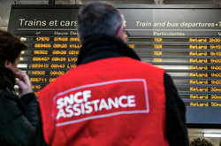 Парламент Франції підтримав «залізничну» реформу Макрона попри масові страйки