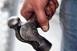 На Донбассе пьяный боевик бросил молоток в наблюдателей ОБСЕ