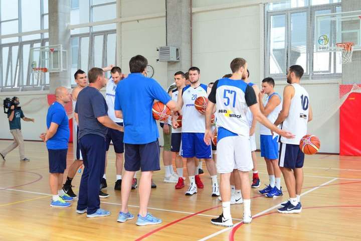Збірна України з баскетболу провела відкрите тренування в Києві (фото)