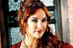  Мерьем Узерли  