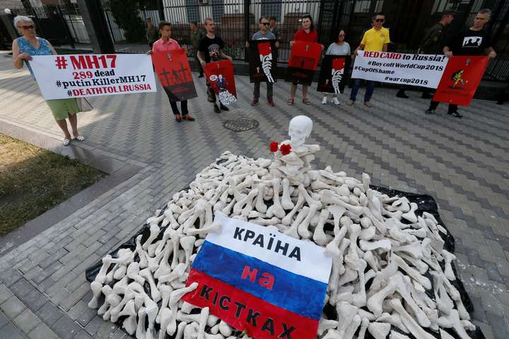 Країна на кістках: під посольством РФ нагадали про жертв кремлівського режиму