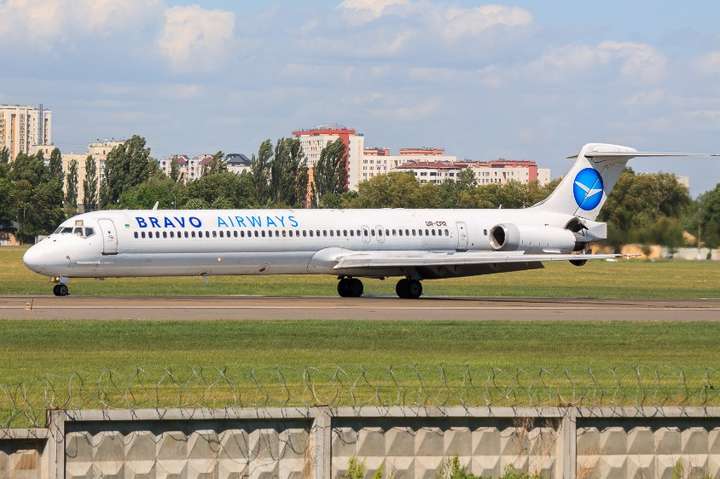Літак авіакомпанії Bravo паралізував роботу аеропорту «Київ»