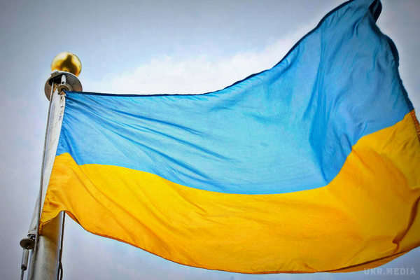 На матчі збірної Росії на очах у Путіна підняли прапор України (відео)