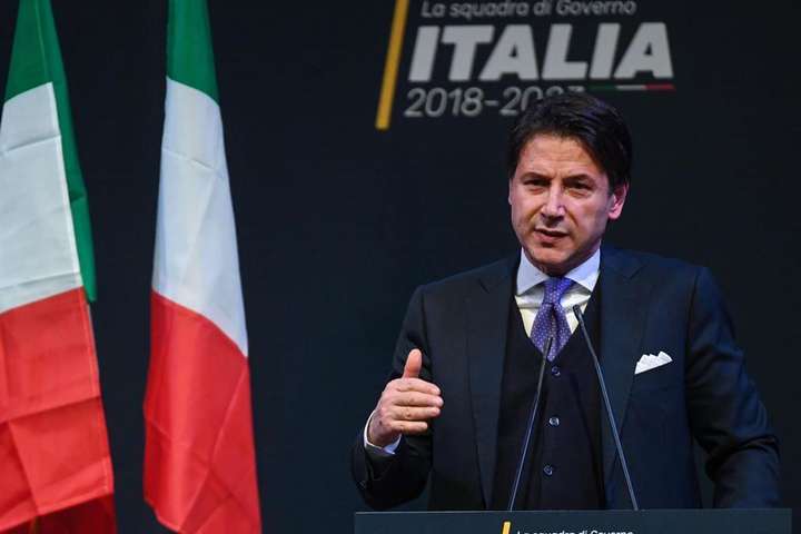 Прем'єр Італії їде до Макрона через суперечку щодо мігрантів