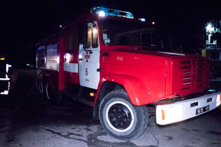 Невідомий чоловік ледь не спалив 9-поверхівку у Києві