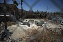 Шумный курорт в Калифорнии превратился в город-призрак с токсической пылью. Фотогалерея