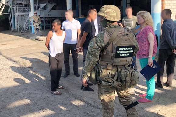 <p>Поліція в Одеській області звільнила близько 30 осіб, яких експлуатували як рабів</p> - Правоохоронці на Одещині звільнили з рабства близько 30 осіб