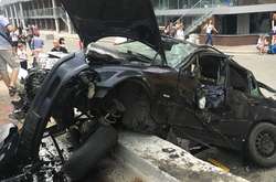 Автомобіль розірвало на частини