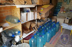 На Київщині ліквідовано підпільний цех із виготовлення алкоголю 