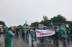 Працівники спиртзаводів перекрили траси та зібралися йти на Київ 