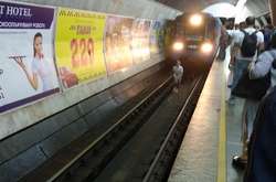 У київському метро підлітки шокували пасажирів своєю витівкою (фото)