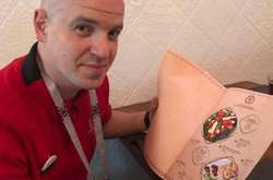 У російському кафе футбольним уболівальникам видають меню з подвійними цінами (фото)