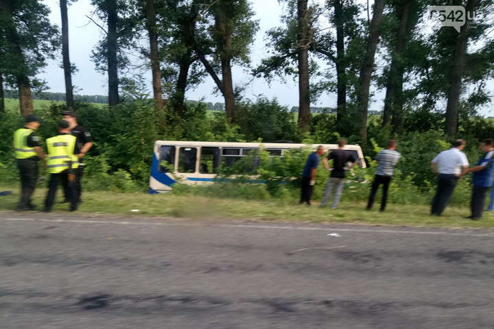 На Сумщині перекинувся рейсовий автобус, восьмеро постраждалих