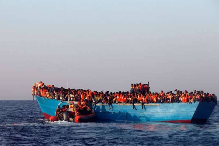 Іспанія за дві доби врятувала на морі майже тисячу мігрантів