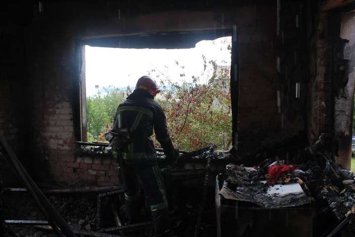 У Хмельницькому під час пожежі у будинку загинула дитина
