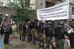 У Києві відбулися зіткнення противників «Маршу рівності» з поліцією, десятки затриманих