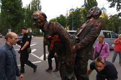 У Києві на «Марш рівності» не пустили «Путіна»: фото