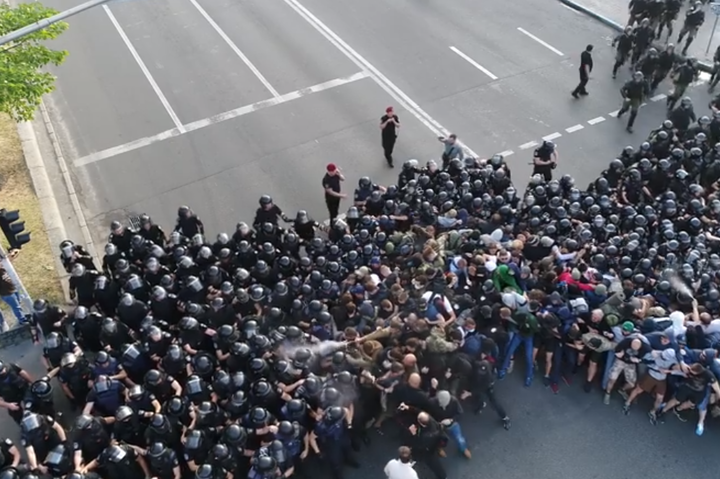 Поліція розігнала натовп, що намагався перешкодити «Маршу рівності»: відео