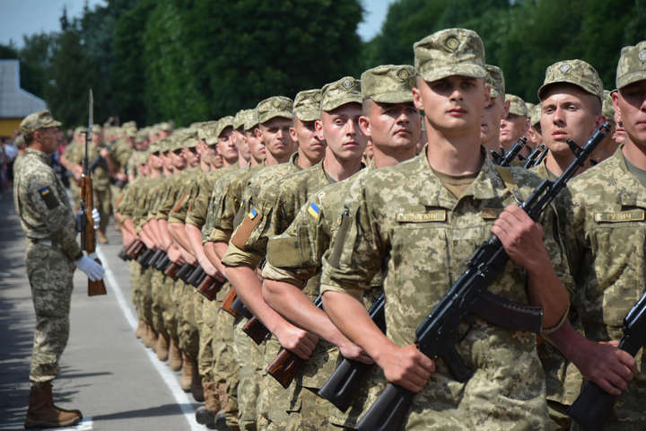 В Збройні сили України мобілізували півтисячі офіцерів запасу