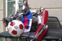 У Росії мама з дитиною вкрали м'яч ФІФА з музею краєзнавства (відео)