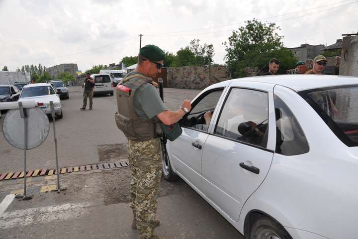 Прикордонники затримали на лінії розмежування українця з георгіївською стрічкою