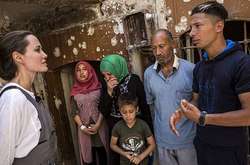 Анджелина Джоли и жители Ирака