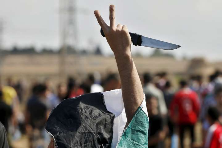 У Франції жінка з вигуком «Аллах акбар» поранила ножем двох людей