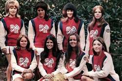 Красивые девушки в коротких юбках. Как выглядели первые команды из чирлидинга в США