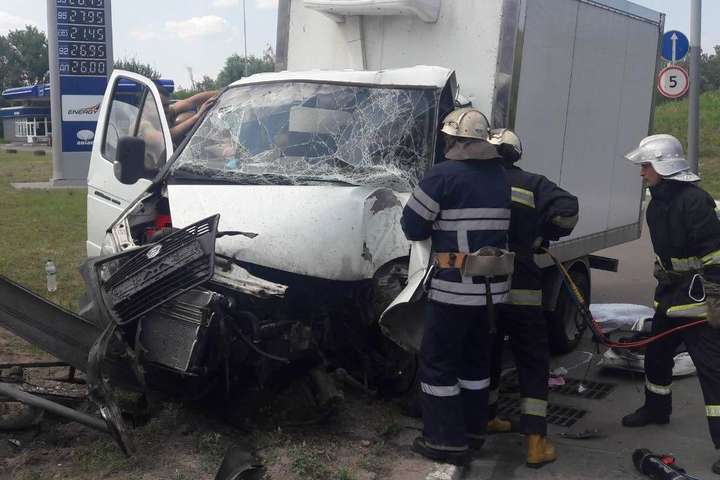 ДТП на Окружній: рятувальники визволили водія із понівеченої «Газелі»