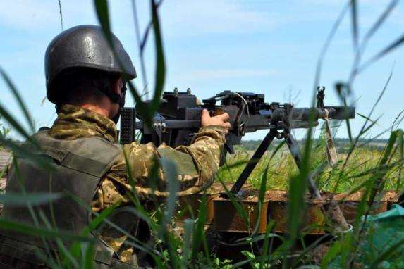 Доба на Донбасі: двоє військових отримали поранення